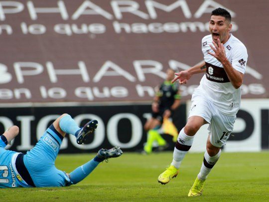 Chocho. Platense despidió a Llop con una sonrisa tras su goleada a Rosario Central en Vicente López.