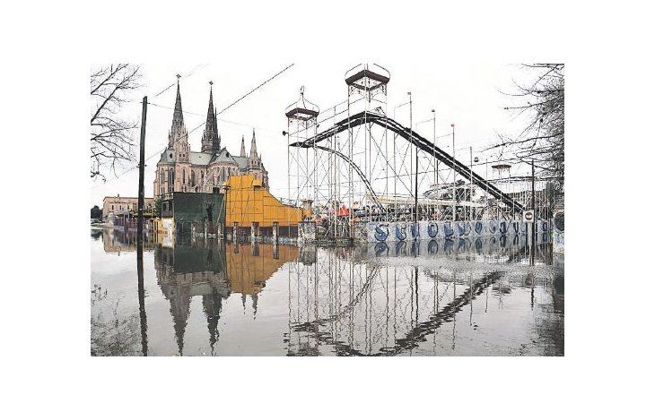 En Luján, el río homónimo siguió creciendo hasta superar los 4 metros de altura. Sólo allí había más de 300 evacuados. San Antonio de Areco y Salto están peor por más tormentas.