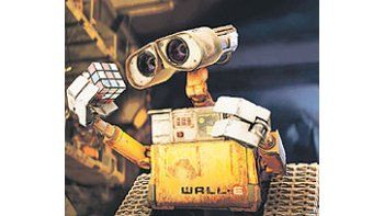 ámbito.com | Wall E, con el cubo de Rubik, decodifica los rastros de la humanidaden el nuevo film de Pixar.
