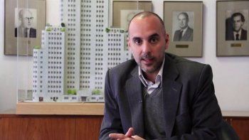 DAttellis analizó en declaraciones a radio La Red este descongelamiento de la base monetaria como la de los combustibles son algunas banderas que el gobierno va abandonando presionado por la circunstancias, porque es la realidad que se lo lleva puesto.