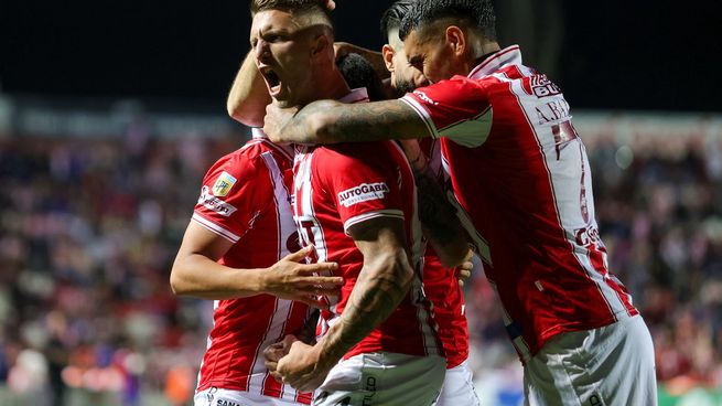 Unión logró un sólido triunfo y sigue arriba en la pelea.