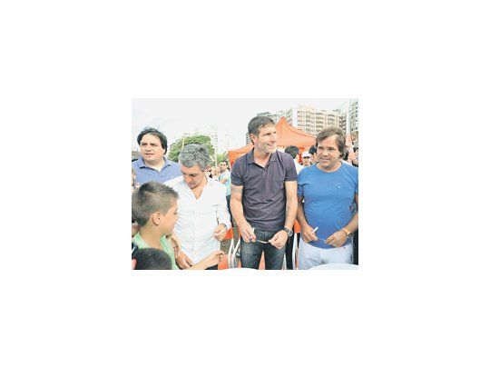 Martín Palermo, de vacaciones en Mar del Plata, se encontró con Alberto Pérez, jefe de Gabinete de la provincia de Buenos Aires, y con el secretario de Deportes, Alejandro Rodríguez.
