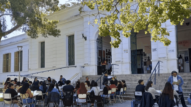 Clase pública en la Universidad de Catamarca.