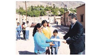 El gobierno de Jujuy entregó certificados de dominio de nuevos planes de vivienda.