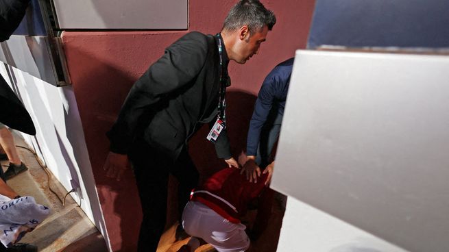 Nolan Djokovic Recibió un botellazo en Italia. 