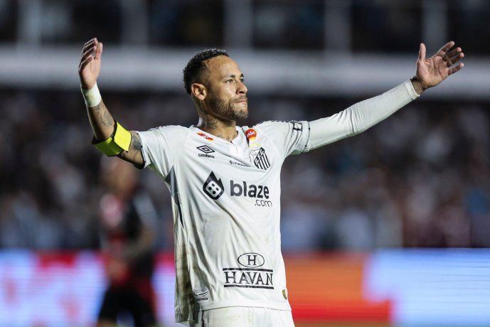 Neymar busca remontar la situaci&oacute;n que enfrenta el Santos.