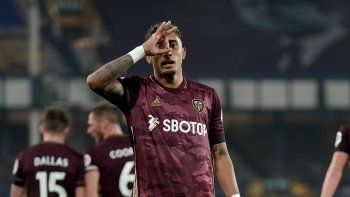 Raphinha anotó su primer gol en el Leeds.