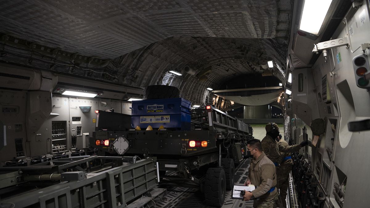 The United States and Europe seek to strengthen Ukraine with heavy weapons, while Russia advances in the south