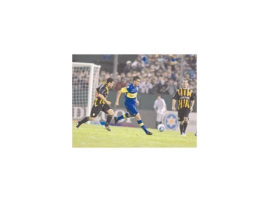 Juan Román Riquelme alternó buenas con malas, pero desde la pelota parada mostró su calidad. Todo Boca jugó mal, y él no fue la excepción.