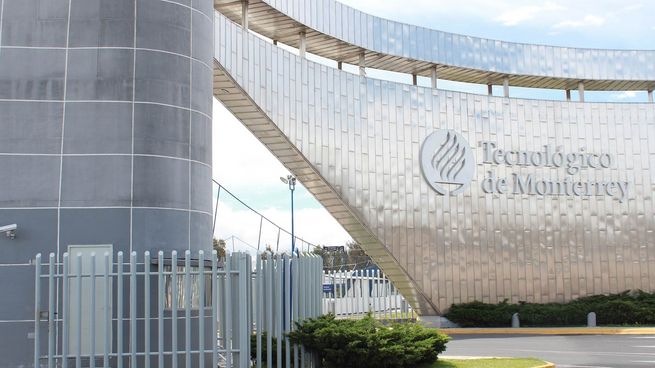 Se graduó del Tec Monterrey y hoy ayuda a otros empresarios a desarrollar su franquicia y ganar millones.