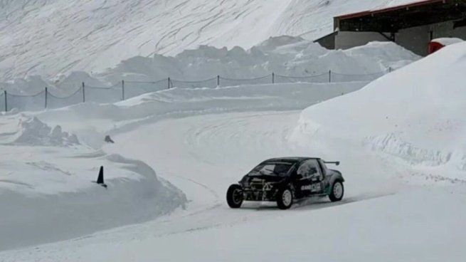Colapinto la rompió en la nieve