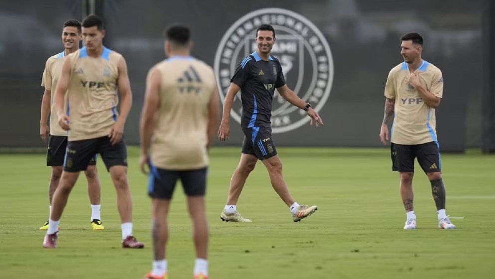 Scaloni define el equipo para el debut.