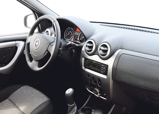 En el marco de la renovación del Logan, uno de los puntos fuertes es el interior, con un tablero modernizado.