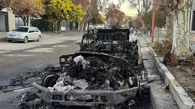 La costosa camioneta de Marcos Rojo que fue prendida fuego.