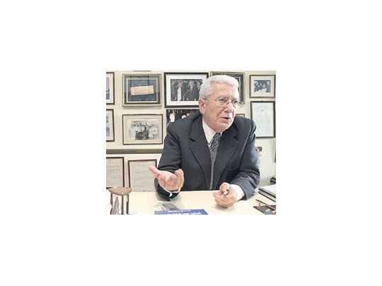 El ex diputado Héctor Polino, que rechazó ser funcionario del gobierno, se quejó de la represalia del jefe de Gabinete, que recordó posiciones del Partido Socialista en gobiernos militares. «Fue inoportunoy erróneo», dijo.