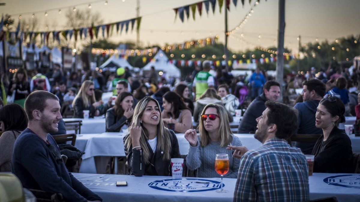 What will open mouths be like, the open-air gastronomic festival meters from the river