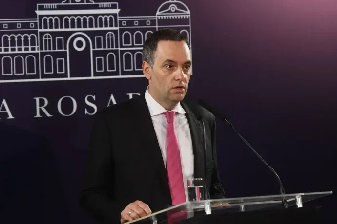 Manuel Adorni justificó el cambio de postura de Javier Milei sobre el Impuesto a las Ganancias. 