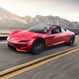 El Roadster aún no tiene una fecha de lanzamiento definida sin embargo los movimientos de Tesla anticipan su llegada. El Roadster aún no tiene una fecha de lanzamiento definida sin embargo los movimientos de Tesla anticipan su llegada.