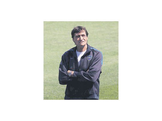 Julio Falcioni declaró que quiere a Riquelme dentro de la cancha: «Es nuestro líder y necesitamos que se recupere».