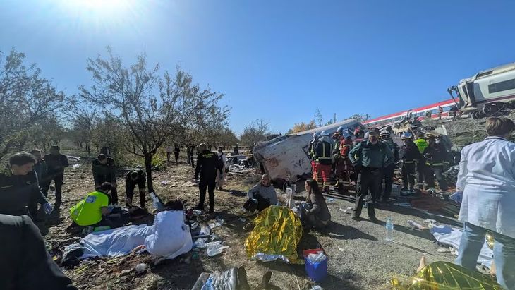 Dos trenes de alta velocidad chocaron en la provincia española de Toledo y provocaron una tragedia que dejó al menos 30 muertos y decenas de heridos.