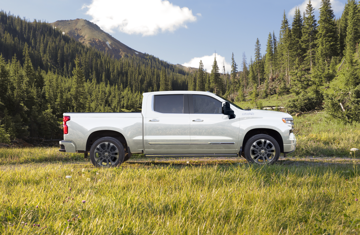 La Nueva Silverado está equipada con motor V8 de 5.3 L de última generación, capaz de optimizar la activación del número de cilindros dependiendo de las condiciones de conducción.