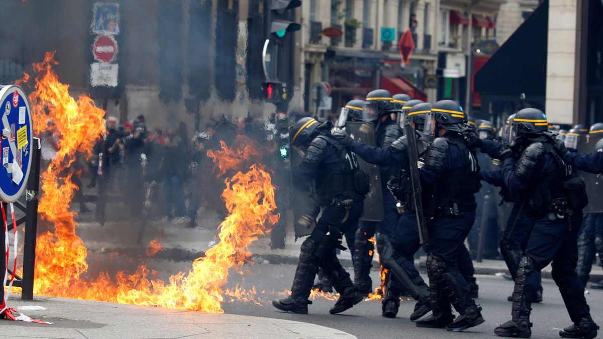Riots in Paris over the sanction of the pension reform