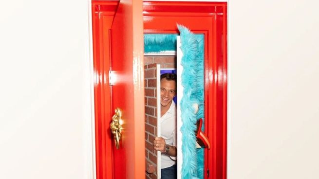 Justin Flom se viralizó en las redes gracias a las diversas habitaciones de su hogar,