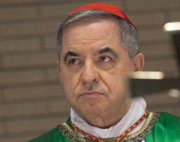 El cardenal Angelo Becciu quedó en el centro de la polémica, tras una inversión del Vaticano equivalente a u$s413 millones en una propiedad en Londres. El cardenal Angelo Becciu quedó en el centro de la polémica, tras una inversión del Vaticano equivalente a u$s413 millones en una propiedad en Londres.