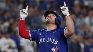 El béisbol mexicano vivió otra noche memorable gracias a&nbsp;Alejandro Kirk,&nbsp;quien volvió a dejar su marca en las Grandes Ligas&nbsp;con un cuadrangular durante&nbsp;el Juego 3 de la Serie Mundial 2025.