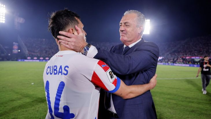 Andrés Cubas aporta equilibrio y recuperación en un mediocampo diseñado para sostener la intensidad de Paraguay. Andrés Cubas aporta equilibrio y recuperación en un mediocampo diseñado para sostener la intensidad de Paraguay.