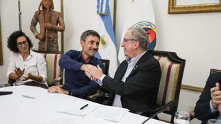 El secretario general del CFI, Ignacio Lamothe, estrecha su mano con el gobernador de Misiones, Hugo Passalacqua. El secretario general del CFI, Ignacio Lamothe, estrecha su mano con el gobernador de Misiones, Hugo Passalacqua.