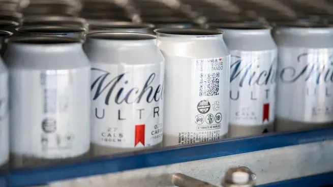 Los ingredientes de Michelob Ultra son malta de cebada, arroz, lúpulo, agua y levadura. Lleva un proceso de fermentación y maduración prolongado para redondear sus sabores y dejarla con un perfil delicado y balanceado en boca.&nbsp;