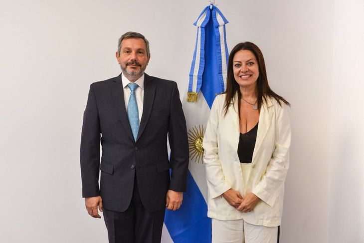 Mariano de los Heros junto a Sandra Pettovello.