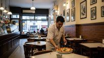 Cuesta que un local gastronómico se complete en las horas pico como en otros tiempos