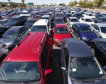 “Hemos detectado que una empresa de renta de autos tiene trabajadores en negro, denunciaron los remiseros. “Hemos detectado que una empresa de renta de autos tiene trabajadores en negro, denunciaron los remiseros.