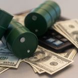 Tras la tregua, el petróleo baja pero se mantiene en niveles elevados por el riesgo geopolítico. Tras la tregua, el petróleo baja pero se mantiene en niveles elevados por el riesgo geopolítico.