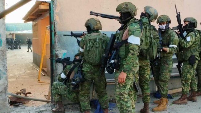 El ejército ecuatoriano ingresó a una cárcel y generó una matanza.