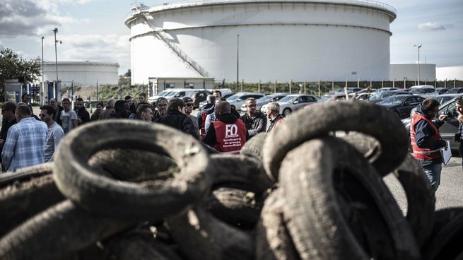 Trabajadores de la refinería de Esso-ExxonMobil en Port-Jérôme-sur-Seine.