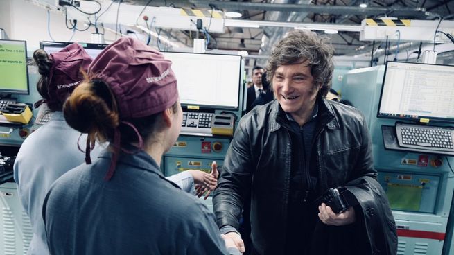 Javier Milei visitó la planta de Newsan, en Ushuaia.