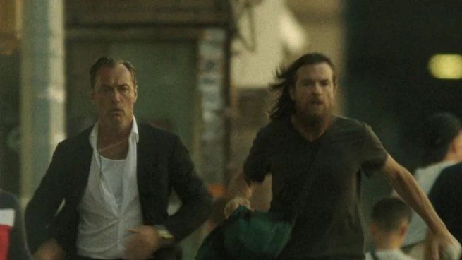Jason Bateman y Jude Law en Black Rabbit, que se emite por Netflix. 