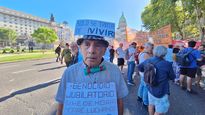 Jubilados volvieron a marchar por aumentos previsionales, esta vez con discapacitados.