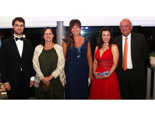 El pianista Ezequiel Fautario, María José Fontecilla (Agregada Cultural), María Luisa Merino (mezzo soprano), Constanza Castillo (soprano), y el embajador José Antonio Viera Gallo.