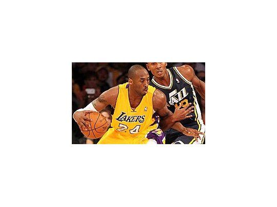 Kobe Bryant anotó 26 puntos.
