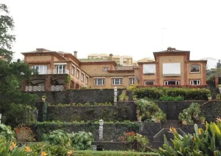 This is Fernando Alonso's mansion in Oviedo.