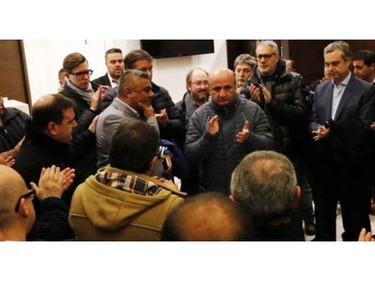 Russo aplaude a Tapia en su vuelta al país tras la eliminación del Mundial.