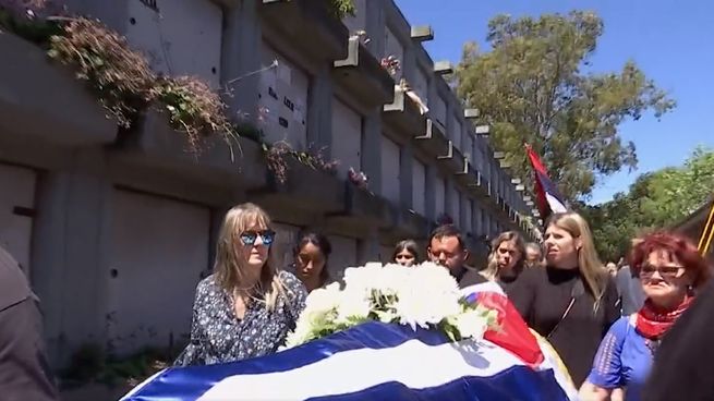 Danilo Astorio tuvo su último adiós en el Cementerio de La Teja, en una ceremonia colmada de familiares, allegados y dirigentes del Frente Amplio.