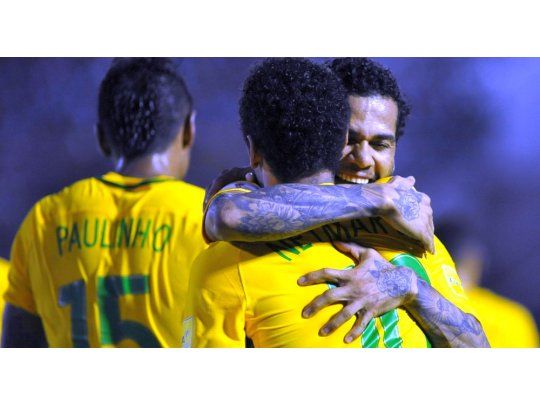 Brasil paseó su jogo bonito por el Centenario y goleó a Uruguay