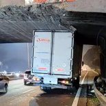 Así quedó el camión en la General Paz Así quedó el camión en la General Paz
