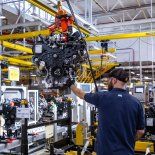 La producción nacional de vehículos alcanzó en enero las 20.998 unidades, lo que implicó una caída del 20,7% respecto de diciembre y un retroceso del 30,1% en comparación con el mismo mes de 2025. La producción nacional de vehículos alcanzó en enero las 20.998 unidades, lo que implicó una caída del 20,7% respecto de diciembre y un retroceso del 30,1% en comparación con el mismo mes de 2025.