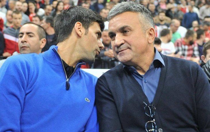 Djokovic y su padre, quien acusó a Dimitrov de llevar el coronavirus al Adria Tour.